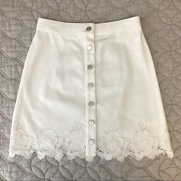 Club Monaco | Vidya Denim Skirt — White | Size 0 - Picture 3 of 13